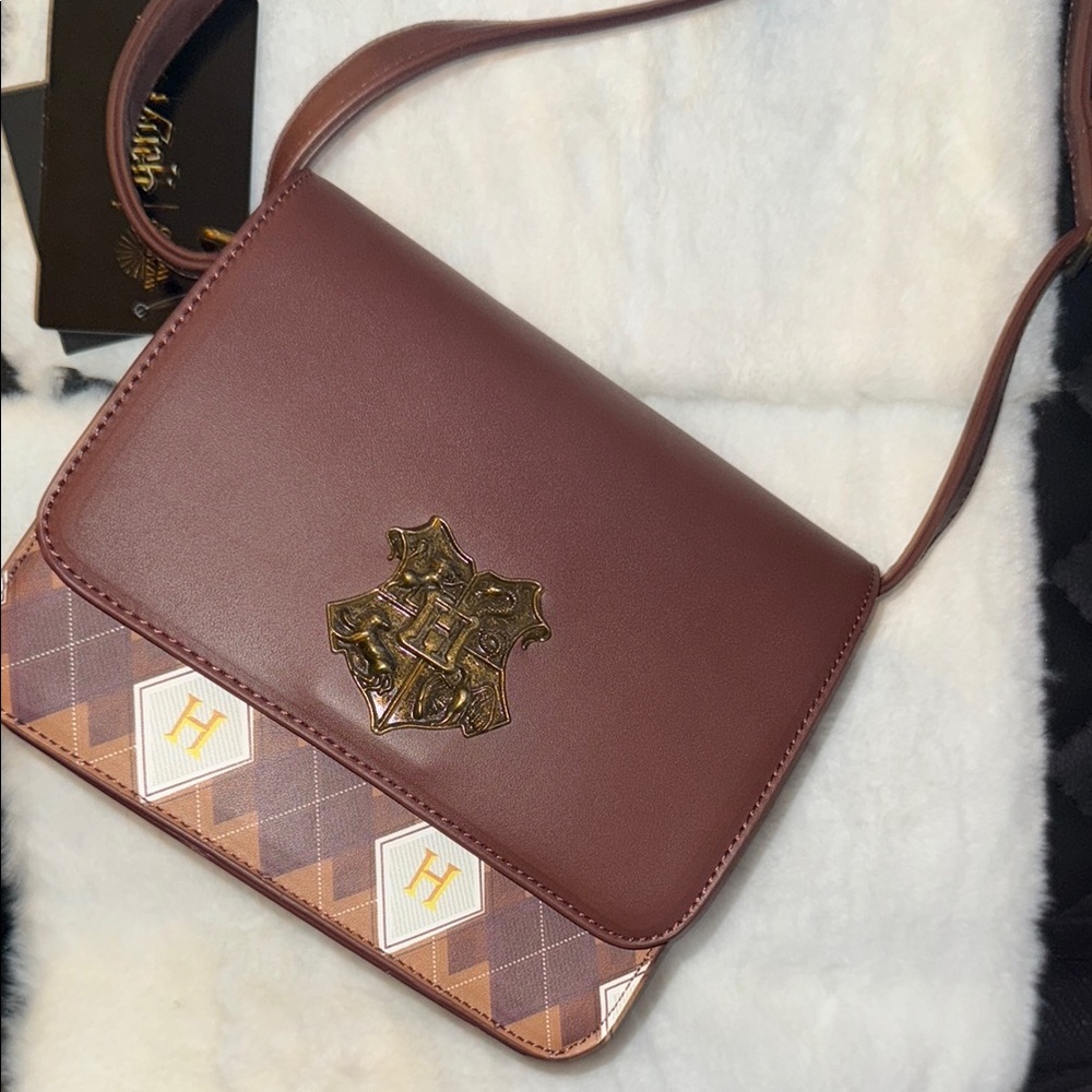 Harry Potter Hogwarts Brown Crossbody Bag with Classic Design